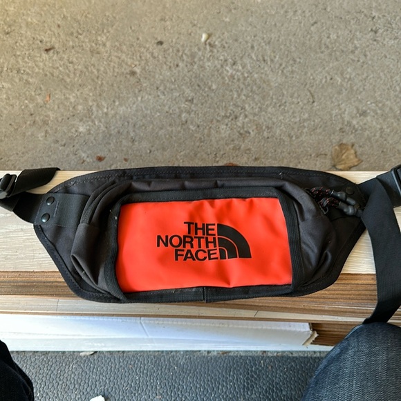 North face cross body/waist bag - Picture 1 of 2